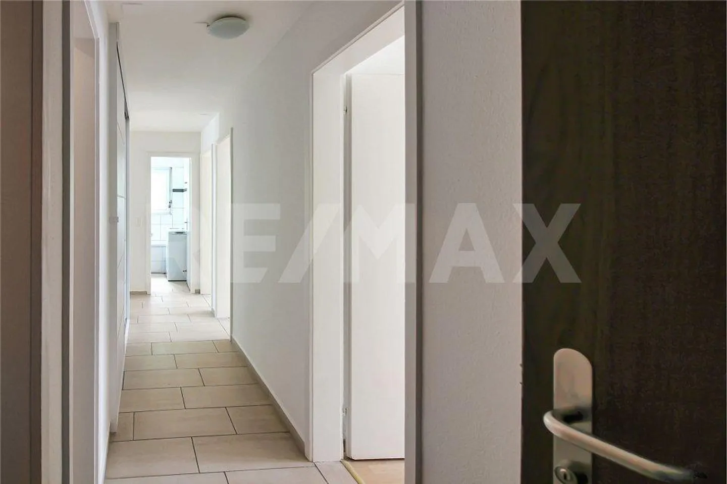 4½ Room Condominium with Balcony in Idyllic Forest Edge Location - Photo 7 of 10
