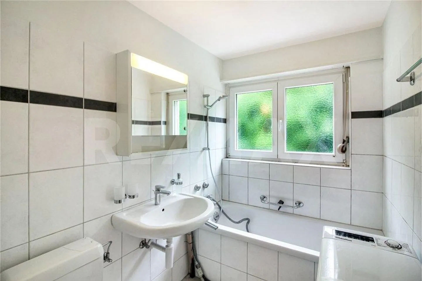4½ Room Condominium with Balcony in Idyllic Forest Edge Location - Photo 8 of 10