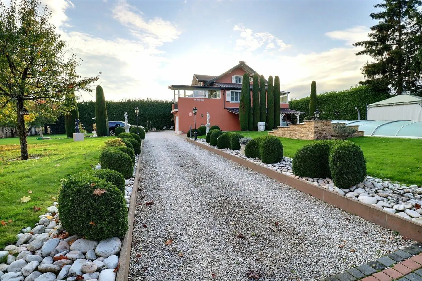 Unique à Nyon ! Magnifique propriété avec piscine et jacuzzi à louer - Photo 7 sur 8