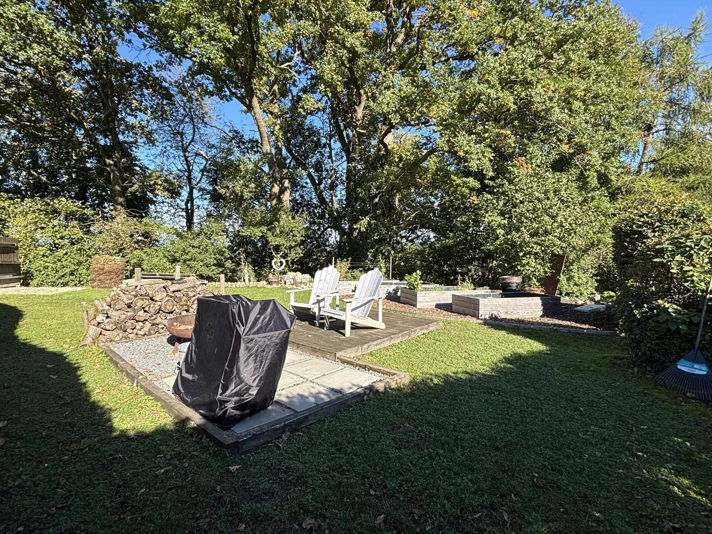 Charmante maison individuelle de 4,5 pièces avec beaucoup d'espace extérieur et vue sur le Rhin - Photo 3 sur 10