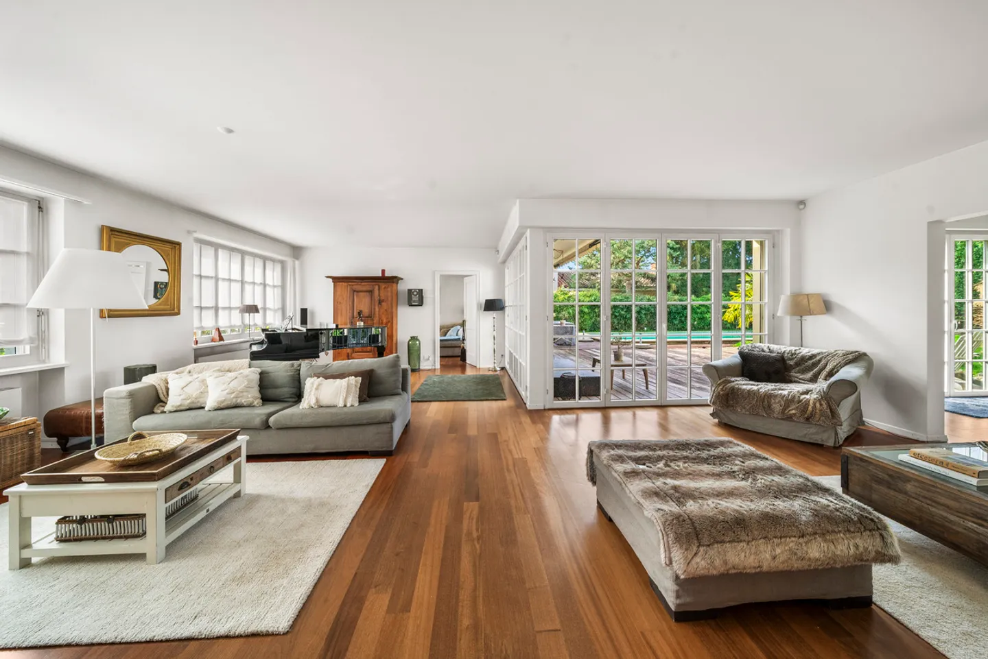 Detached single-family house with pool in Bruderholz - Photo 2 of 15