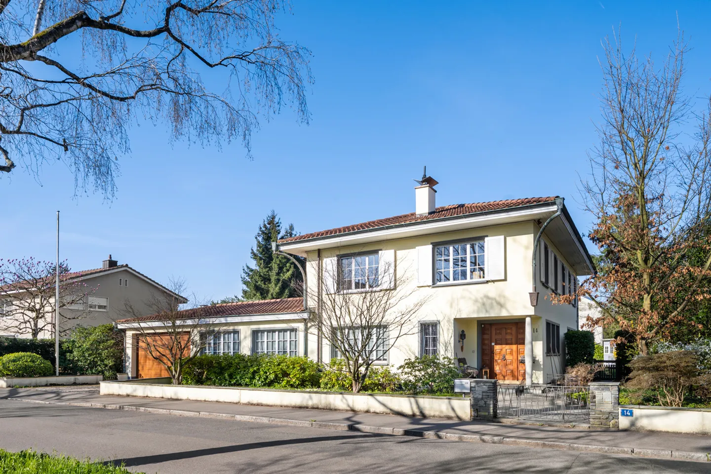 Detached single-family house with pool in Bruderholz - Photo 1 of 15
