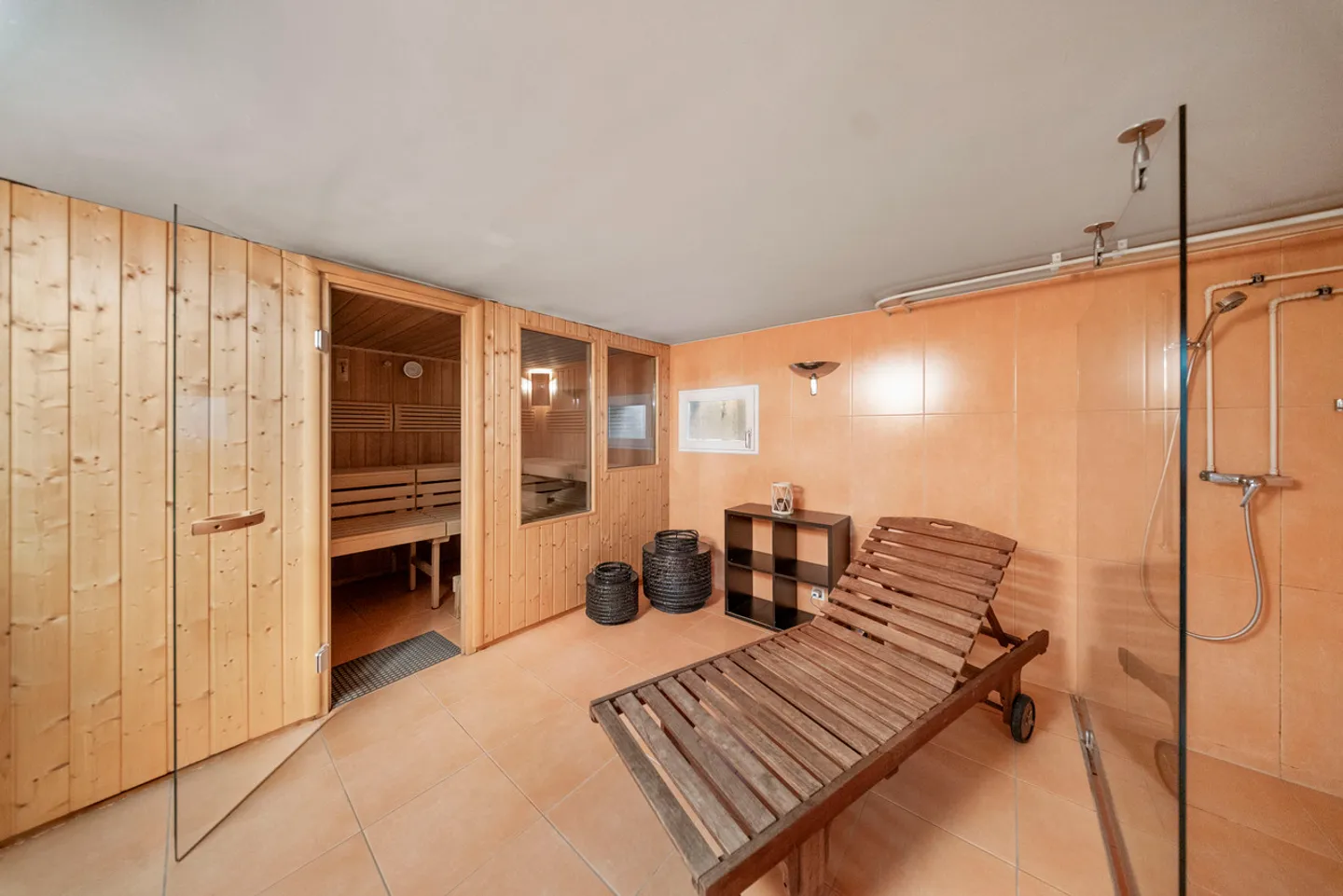 Detached single-family house with pool in Bruderholz - Photo 14 of 15