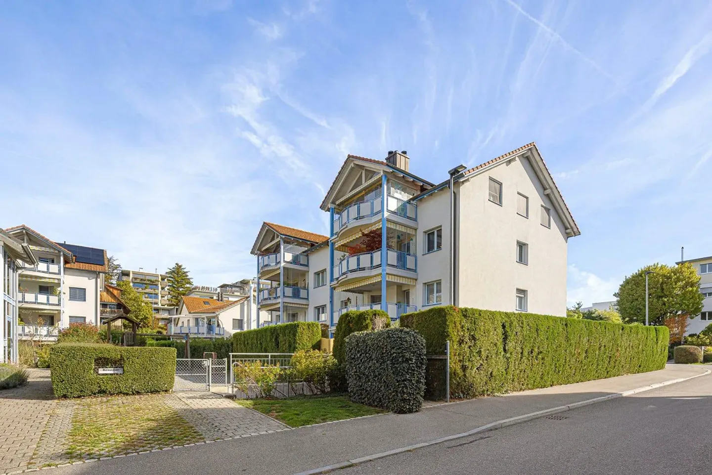 Zentrale, ruhige Wohnoase mit Sonnenbalkon und tiefem Steuerfuss - Foto 12 von 13