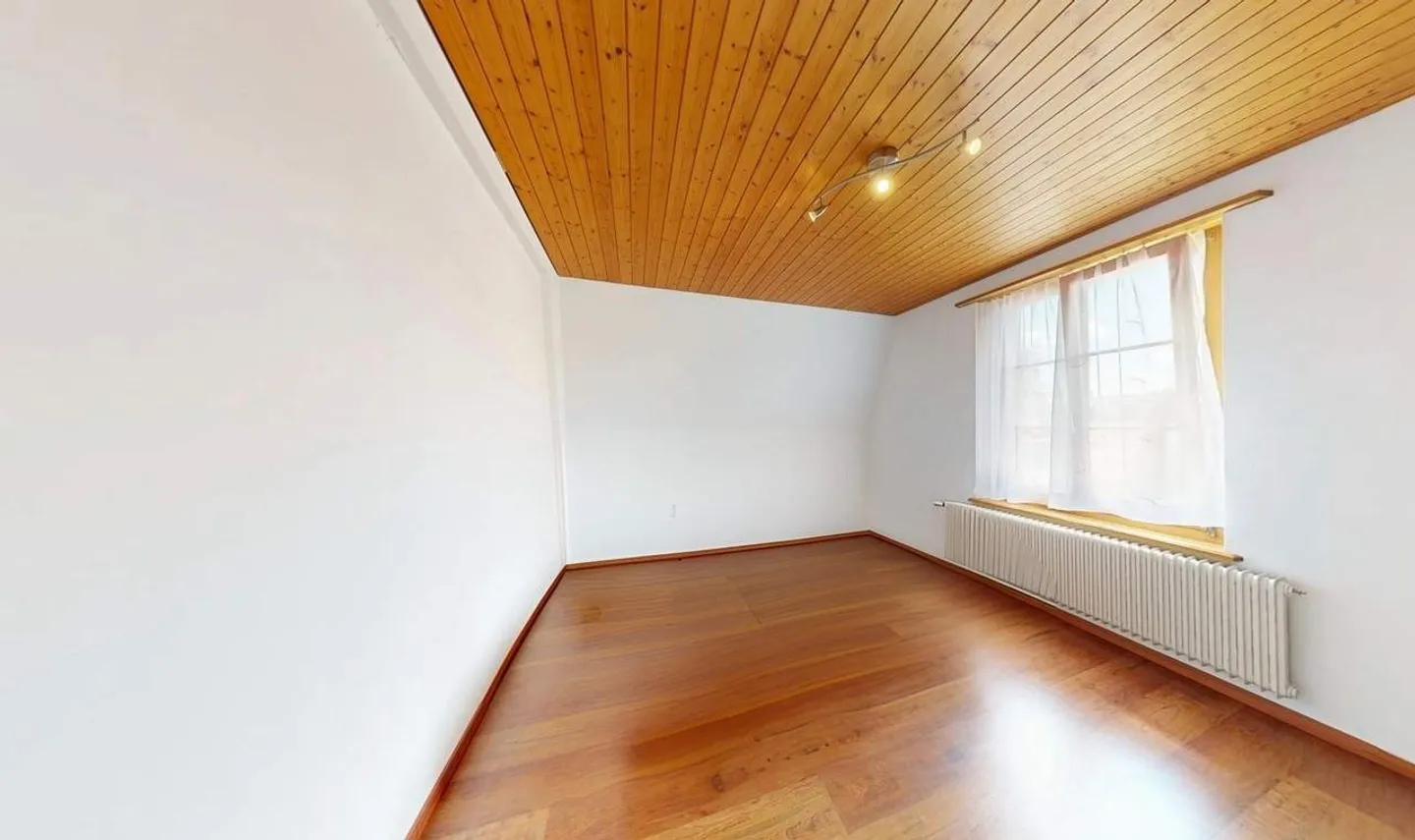 Charmant appartement en duplex dans un emplacement central et calme à Lyss - Photo 4 sur 14