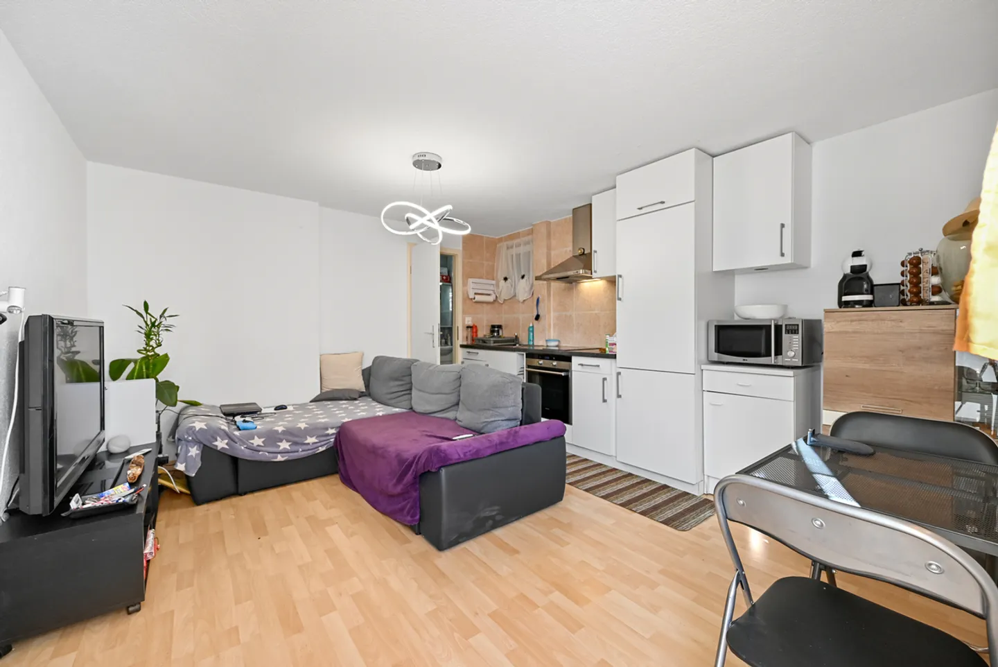 SAINT-LEGIER - SPACIOUS INDIVIDUAL VILLA WITH 2 APARTMENTS - Photo 10 of 13