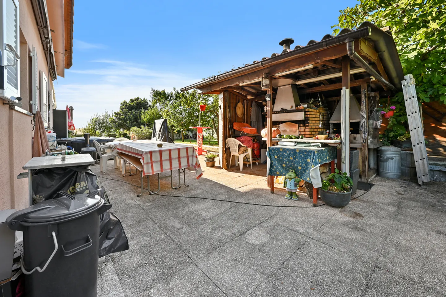 SAINT-LEGIER - SPACIOUS INDIVIDUAL VILLA WITH 2 APARTMENTS - Photo 13 of 13