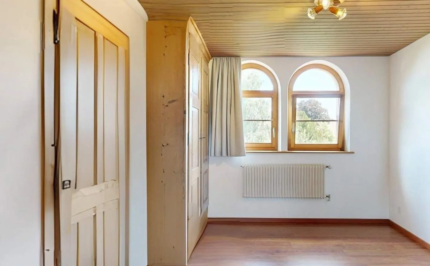 Charmant appartement en duplex dans un emplacement central et calme à Lyss - Photo 3 sur 14