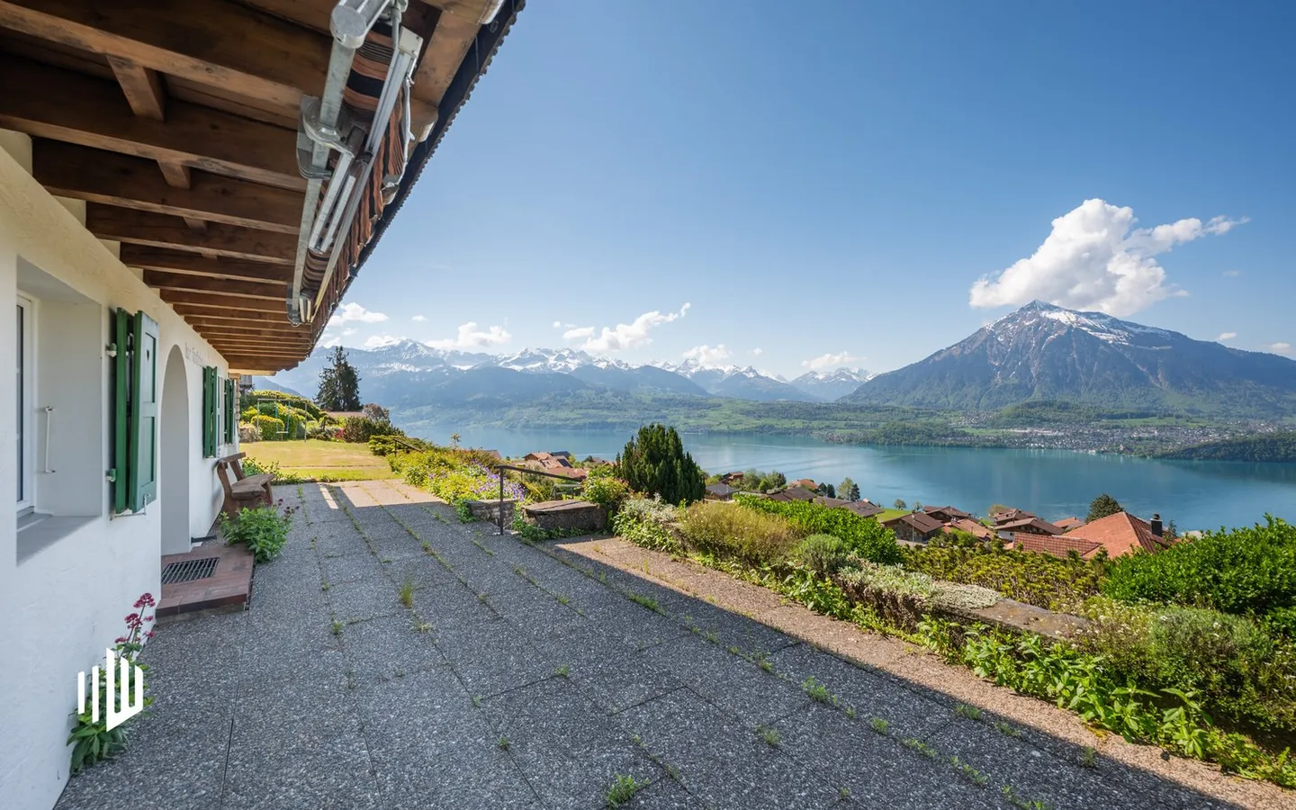 ImmoWyss - Chalet with a View & Land Reserve above Lake Thun - Photo 2 of 13