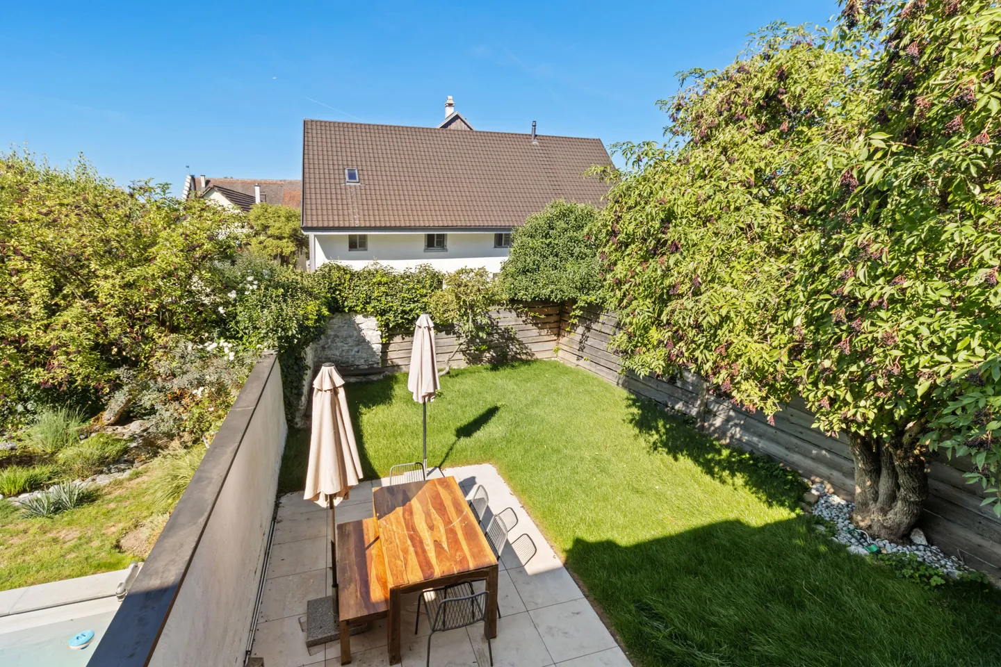 Charming 7-Room Terraced House for Sale in Wilchingen - Photo 9 of 13