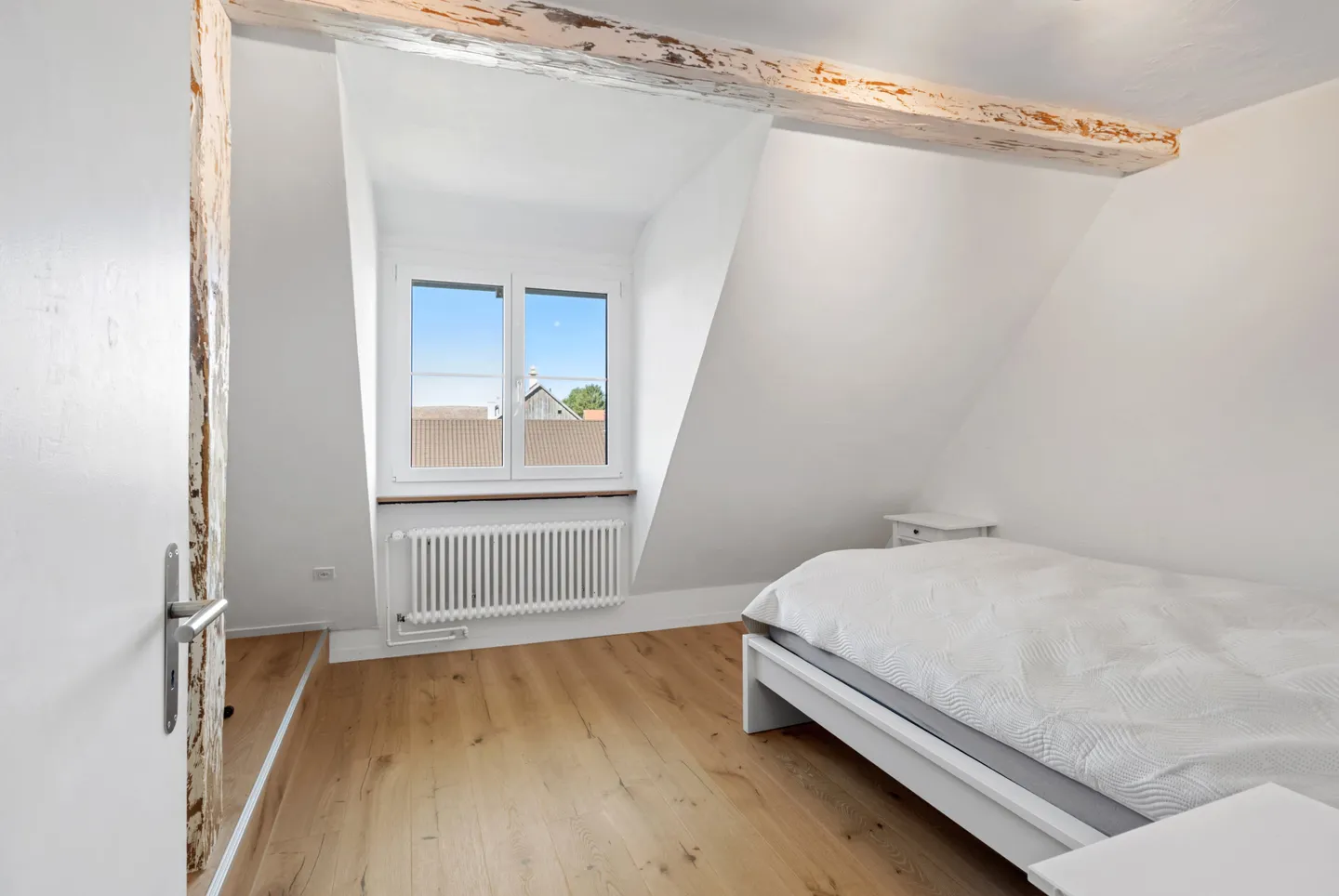 Charming 7-Room Terraced House for Sale in Wilchingen - Photo 11 of 13