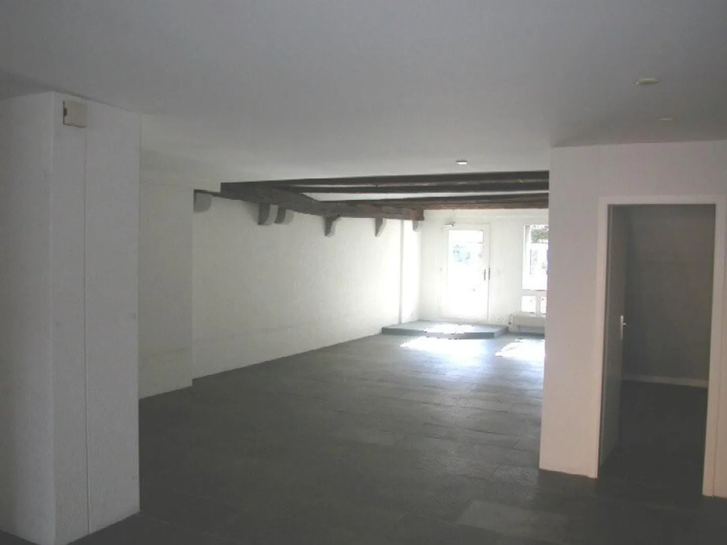 Spazio commerciale elegante nella città vecchia di Rapperswil (133m2) - Foto 3 di 6