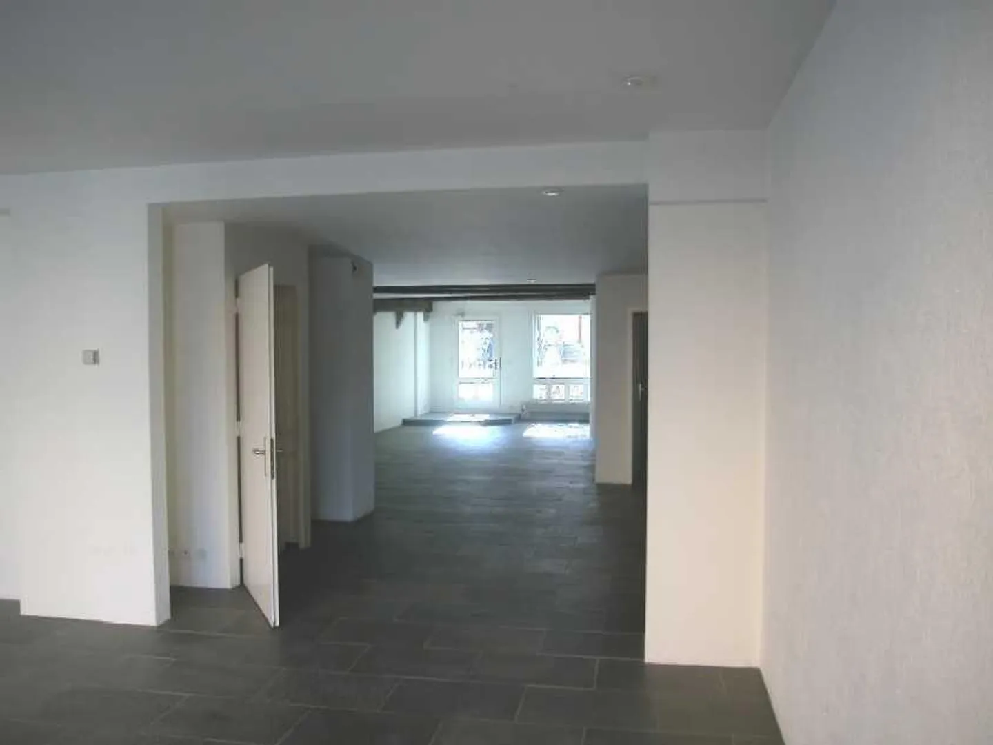 Spazio commerciale elegante nella città vecchia di Rapperswil (133m2) - Foto 4 di 6