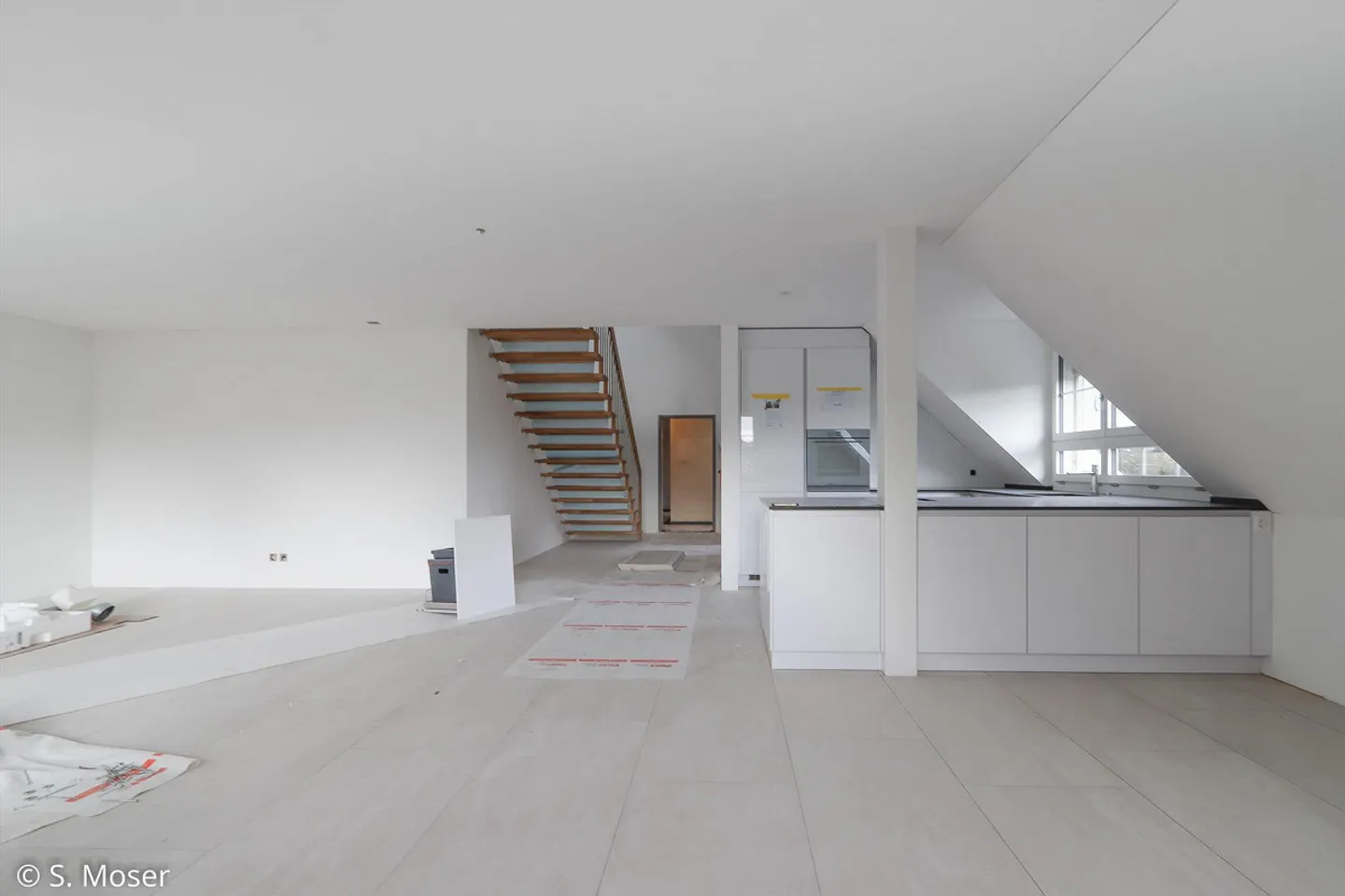 Confort de vie moderne avec des finitions de haute qualité et un agencement réfléchi... - Photo 2 sur 11