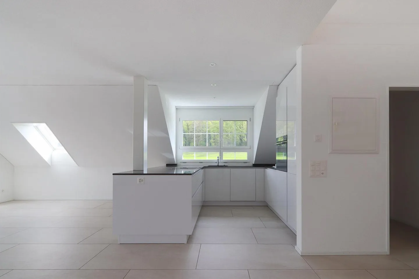 Confort de vie moderne avec des finitions de haute qualité et un agencement réfléchi... - Photo 4 sur 11