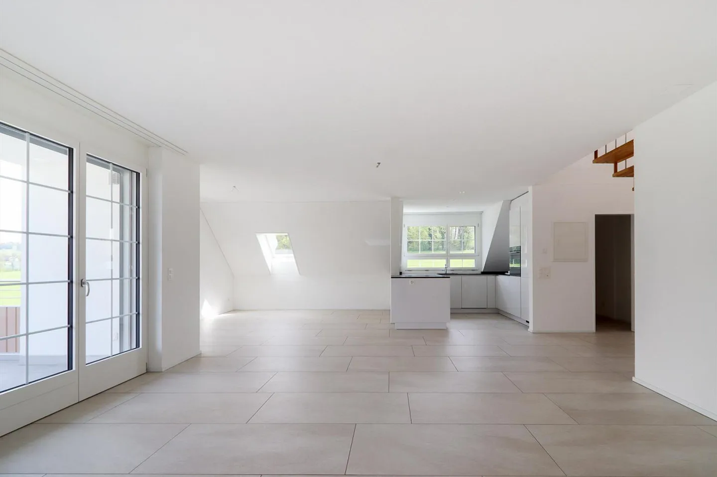 Confort de vie moderne avec des finitions de haute qualité et un agencement réfléchi... - Photo 3 sur 11