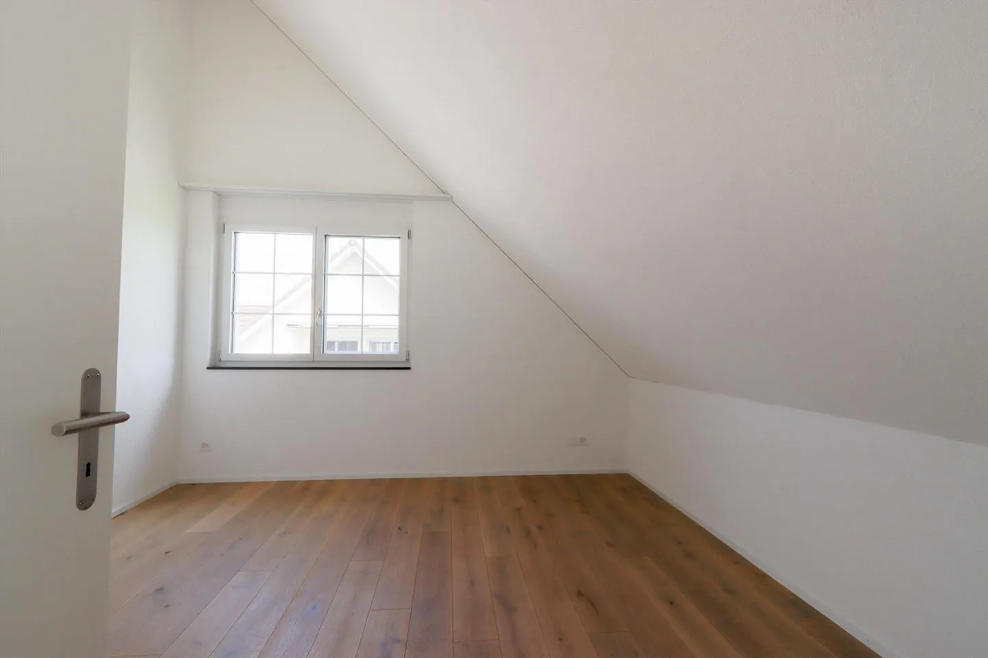 Confort de vie moderne avec des finitions de haute qualité et un agencement réfléchi... - Photo 6 sur 11