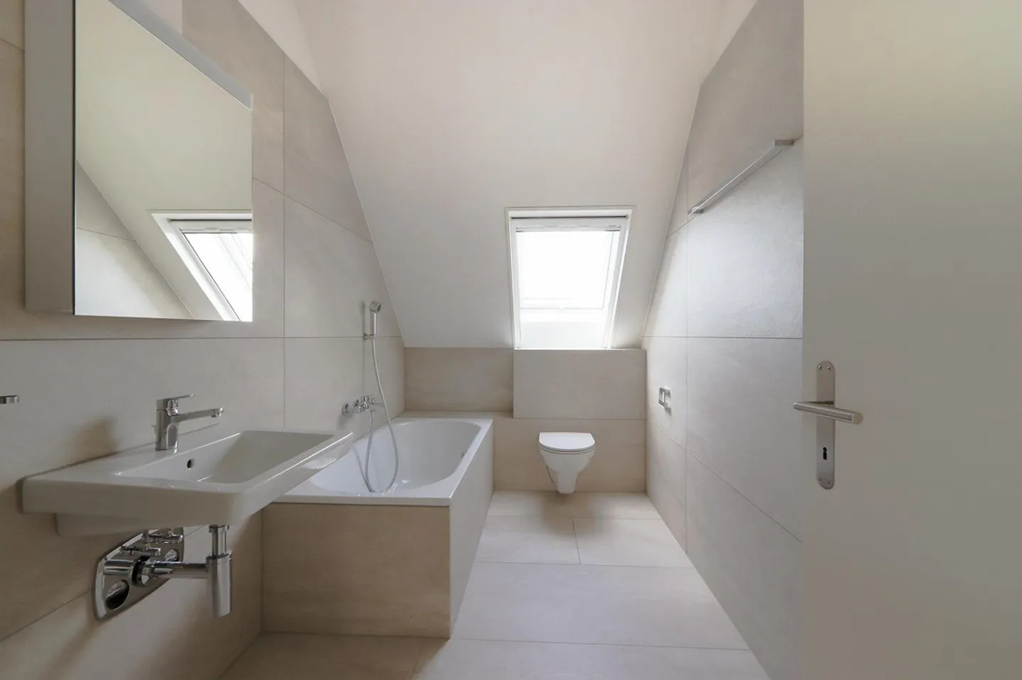 Confort de vie moderne avec des finitions de haute qualité et un agencement réfléchi... - Photo 9 sur 11