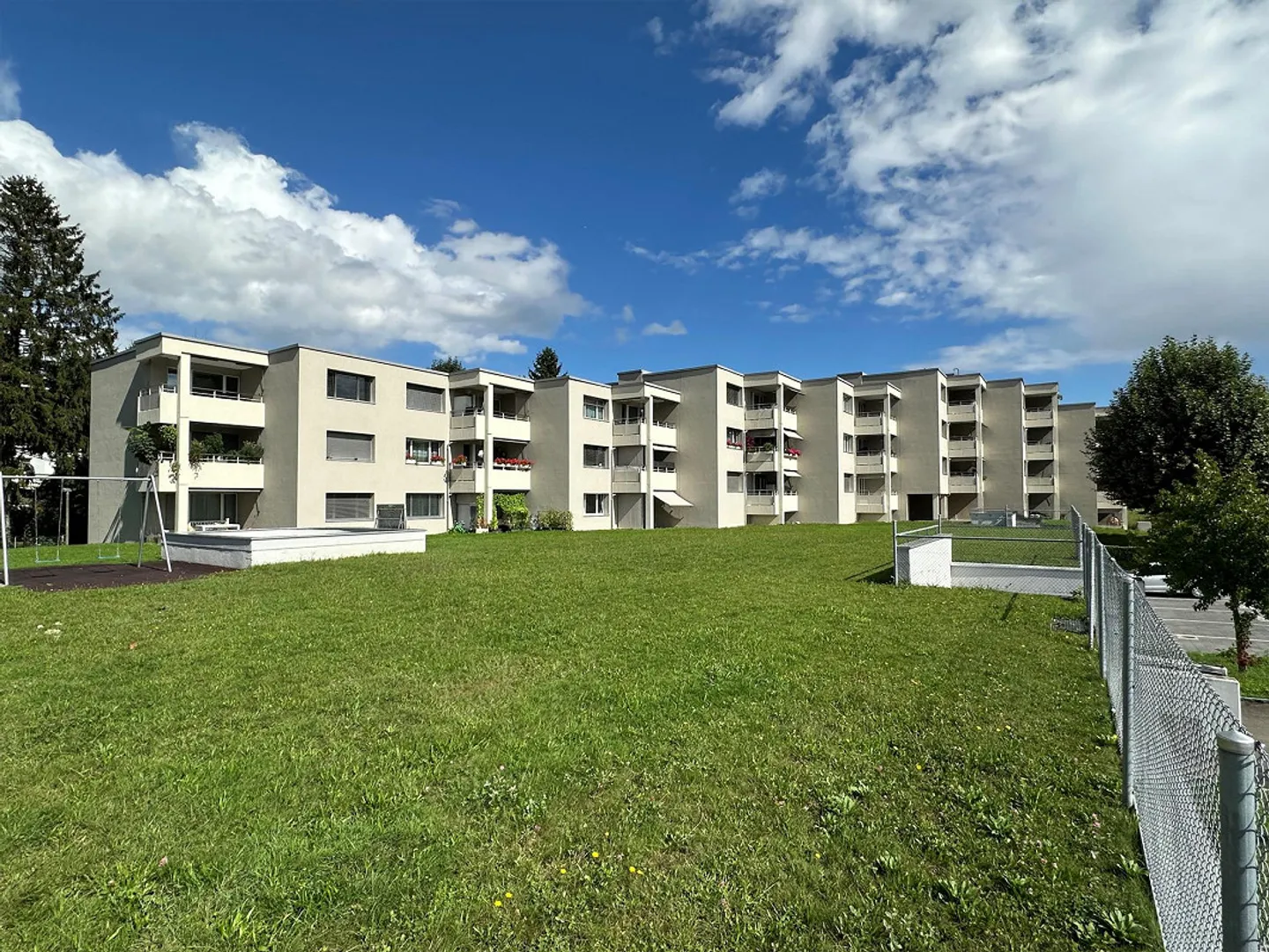 Spacious apartment with garden seating area - Photo 1 of 5