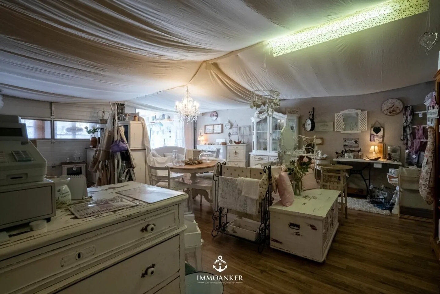 Ampia casa unifamiliare con molte possibilità d'uso e garage... - Foto 10 di 18