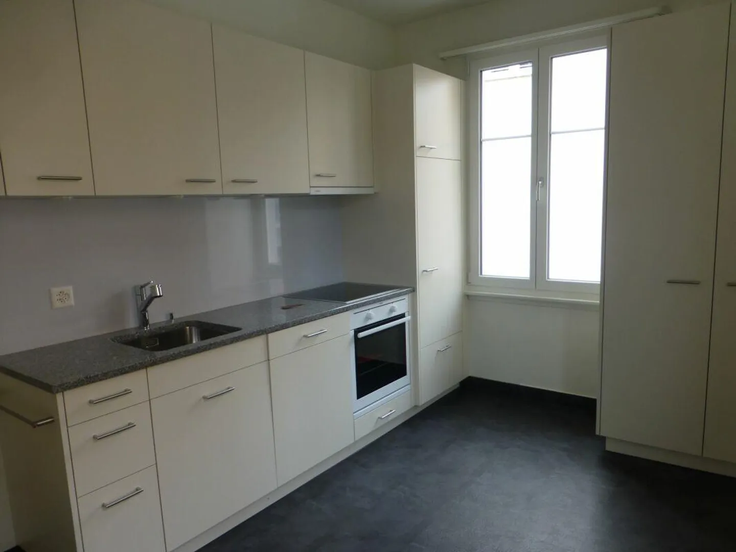 MOVE IN, FEEL GOOD & BENEFIT - 1 NET RENT FREE! - Photo 2 of 10