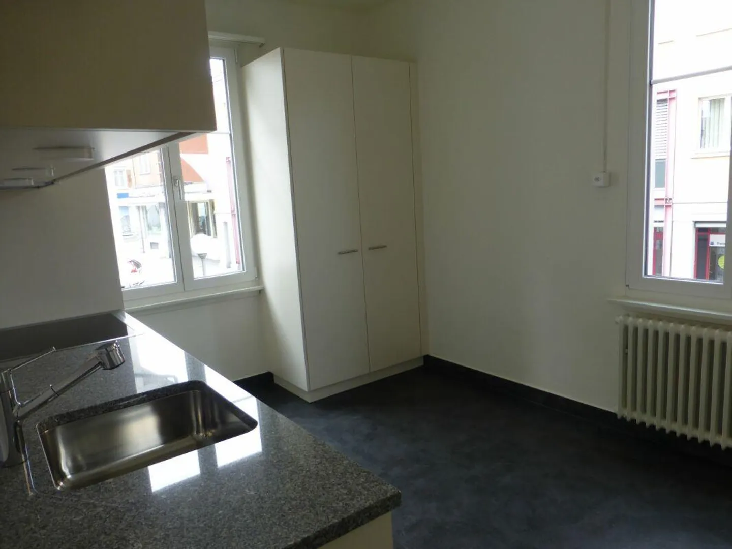 MOVE IN, FEEL GOOD & BENEFIT - 1 NET RENT FREE! - Photo 3 of 10