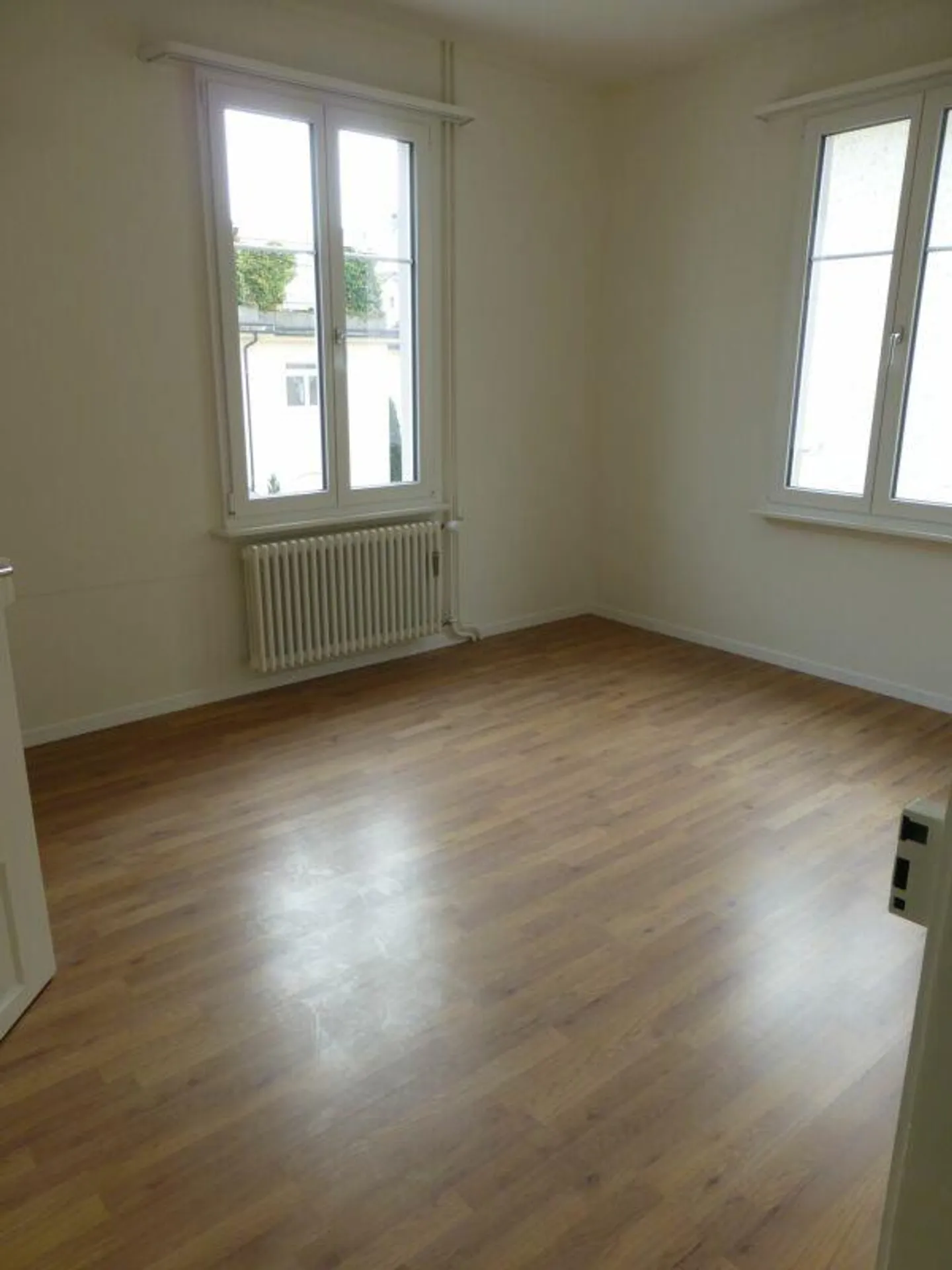 MOVE IN, FEEL GOOD & BENEFIT - 1 NET RENT FREE! - Photo 9 of 10