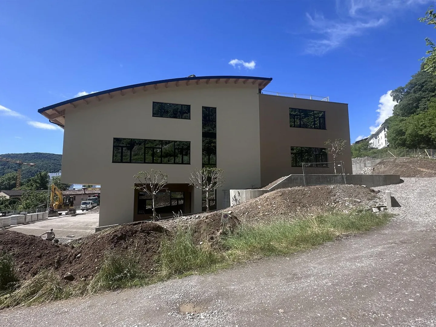 LATEST COMMERCIAL PROPERTY WITH 2670 SQM IN VACALLO - Photo 2 of 13