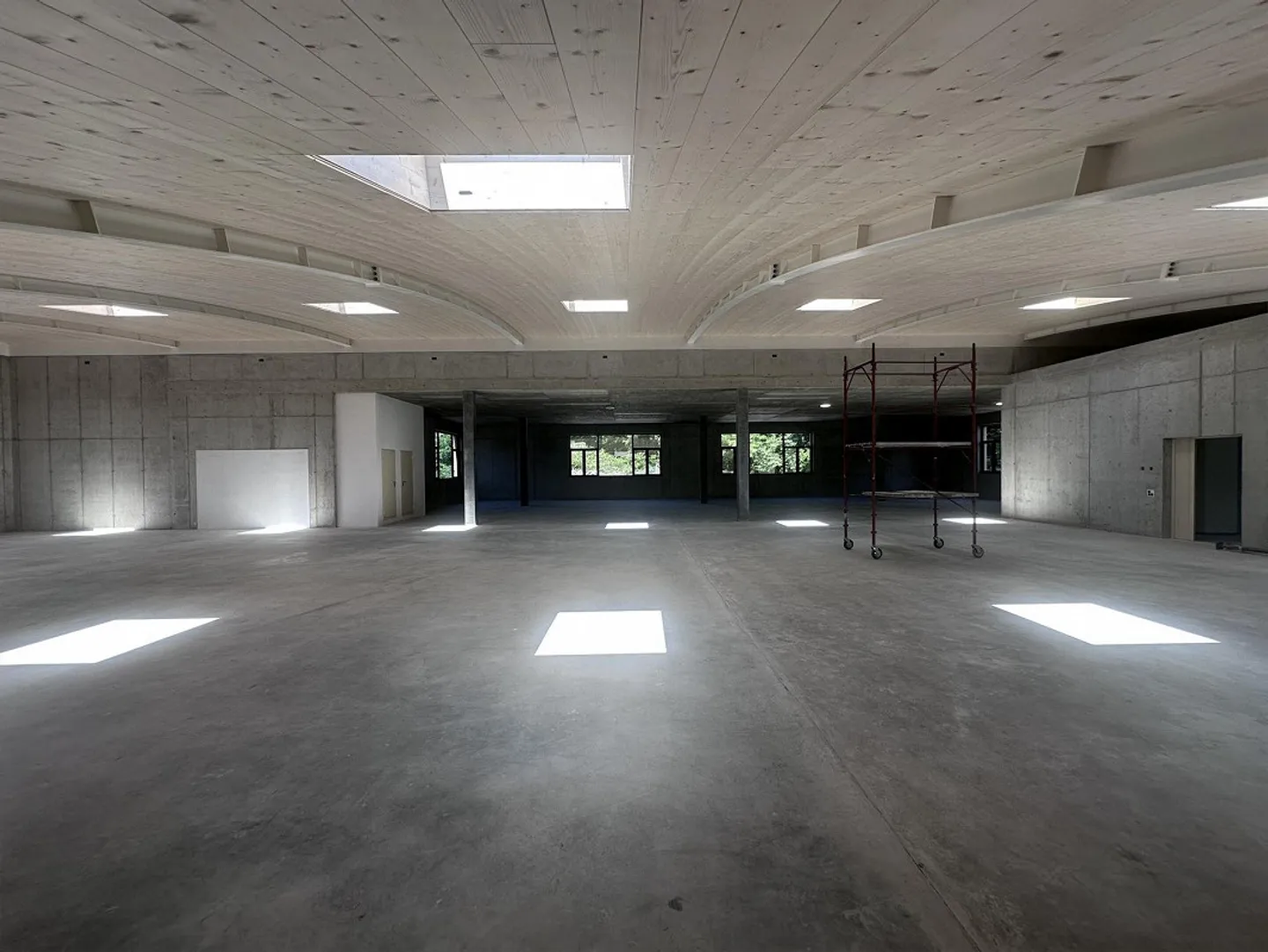 LATEST COMMERCIAL PROPERTY WITH 2670 SQM IN VACALLO - Photo 9 of 13