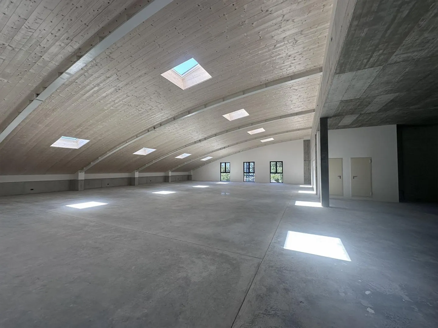 LATEST COMMERCIAL PROPERTY WITH 2670 SQM IN VACALLO - Photo 8 of 13