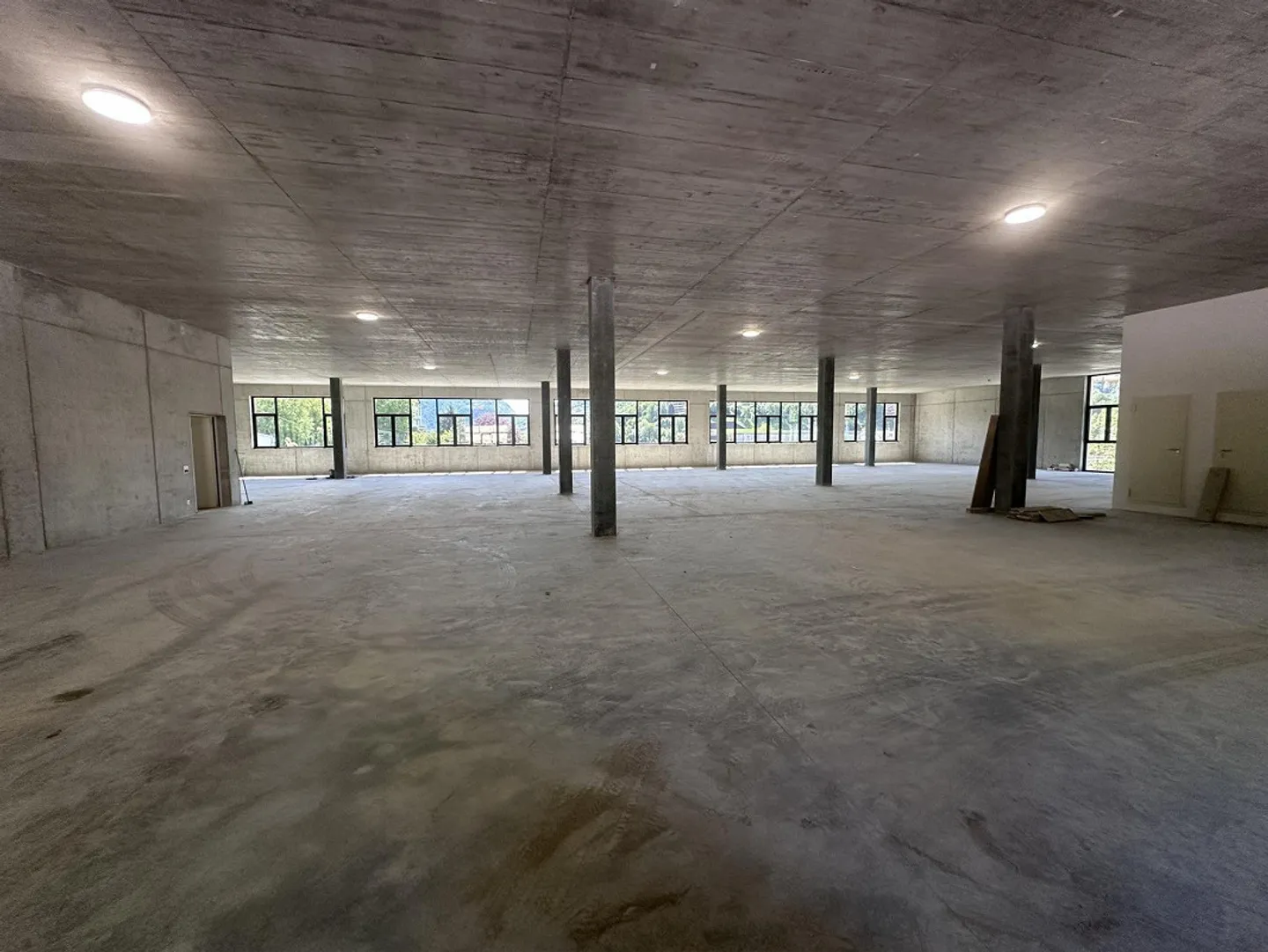 LATEST COMMERCIAL PROPERTY WITH 2670 SQM IN VACALLO - Photo 12 of 13
