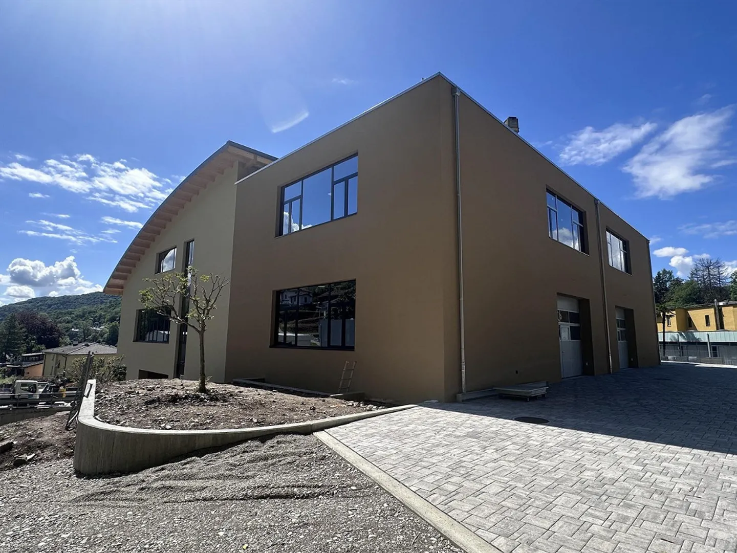 LATEST COMMERCIAL PROPERTY WITH 2670 SQM IN VACALLO - Photo 6 of 13