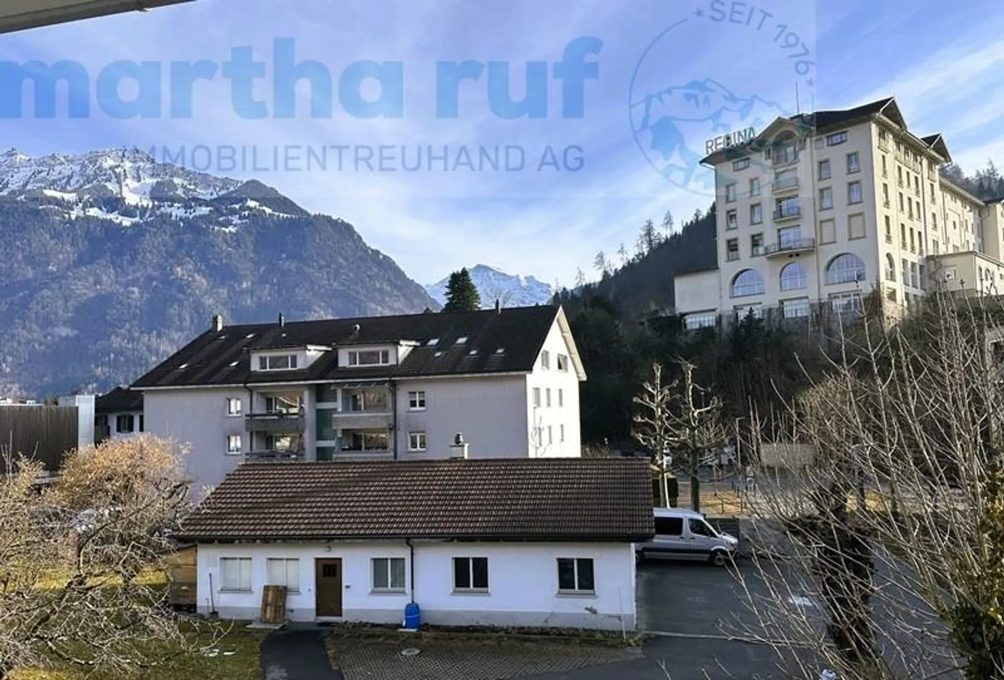 Spacious 4.5-room apartment with glazed loggia and mountain views - Photo 3 of 14