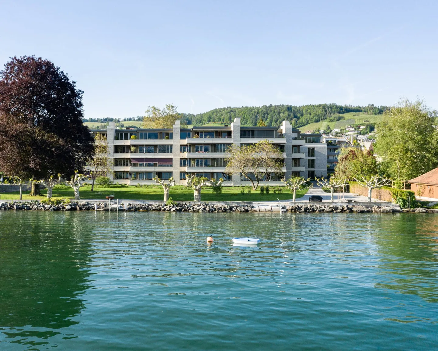 Appartement exclusif avec parc spacieux et accès privé au lac - Photo 1 sur 8