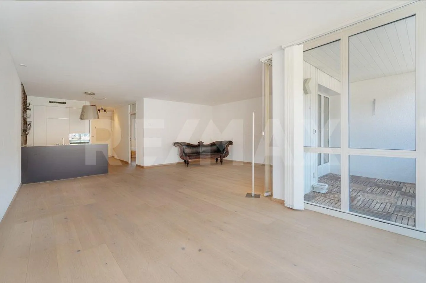 Appartamento pratico e elegantemente ristrutturato di 2½ locali nel Reppischtal - Foto 6 di 13