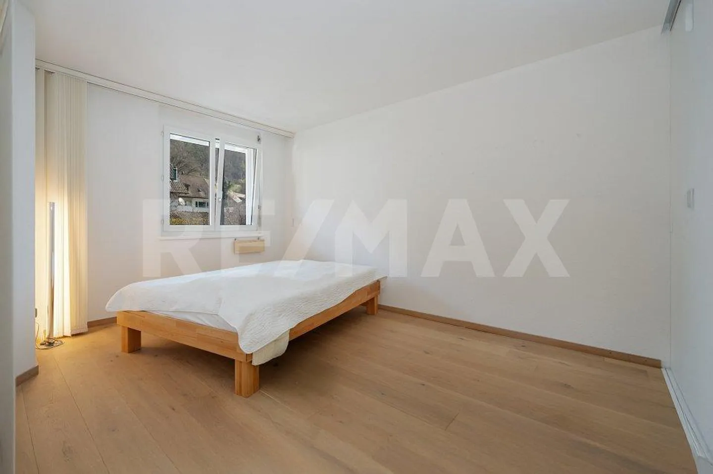 Appartamento pratico e elegantemente ristrutturato di 2½ locali nel Reppischtal - Foto 8 di 13