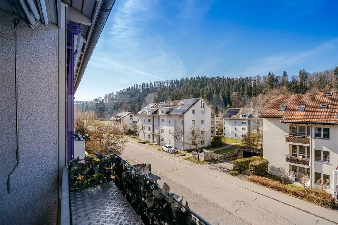 Appartamento pratico e elegantemente ristrutturato di 2½ locali nel Reppischtal - Foto 11 di 13