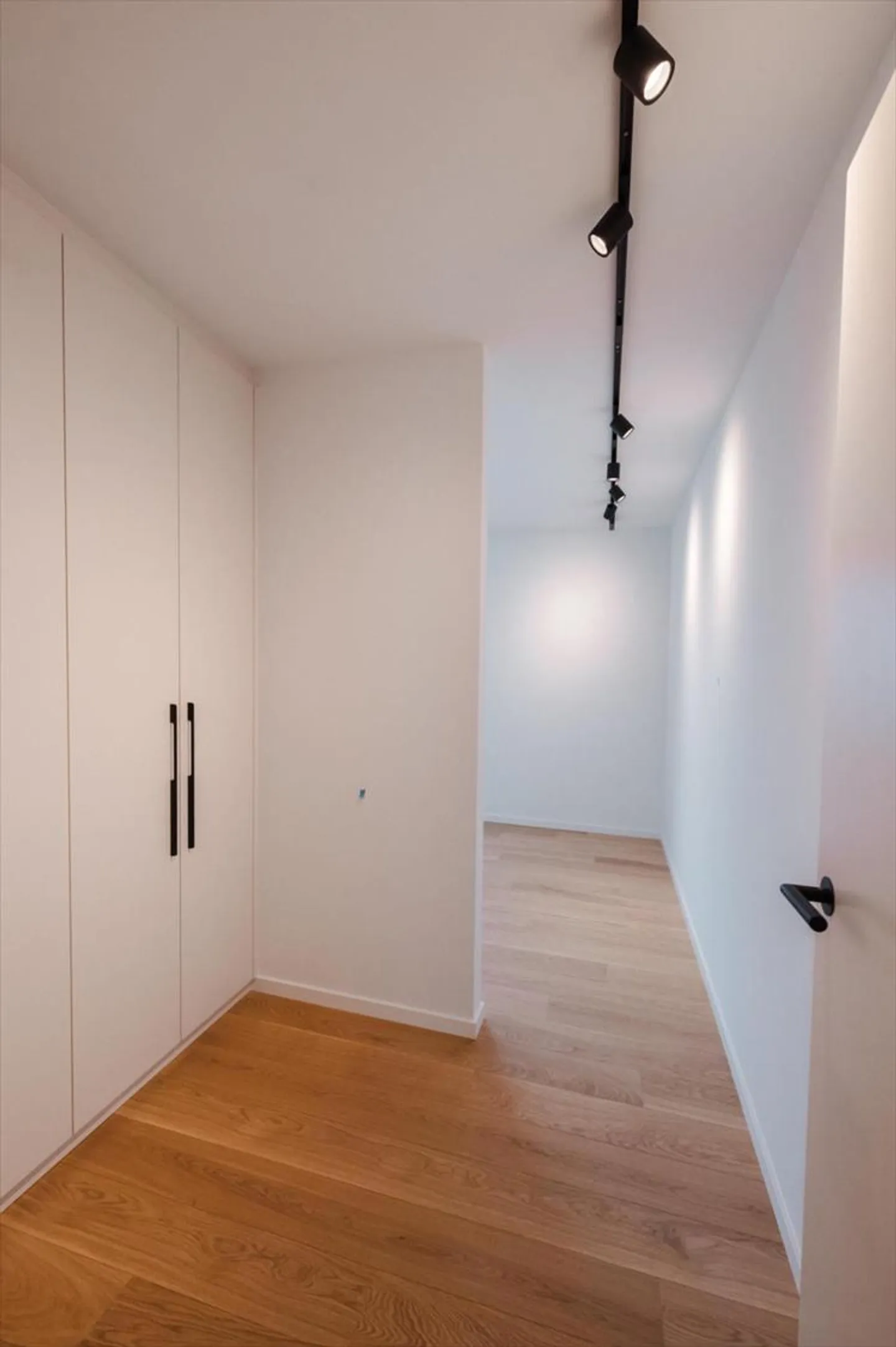 Comfort and prestige for an exceptional property for rent - Photo 3 of 6