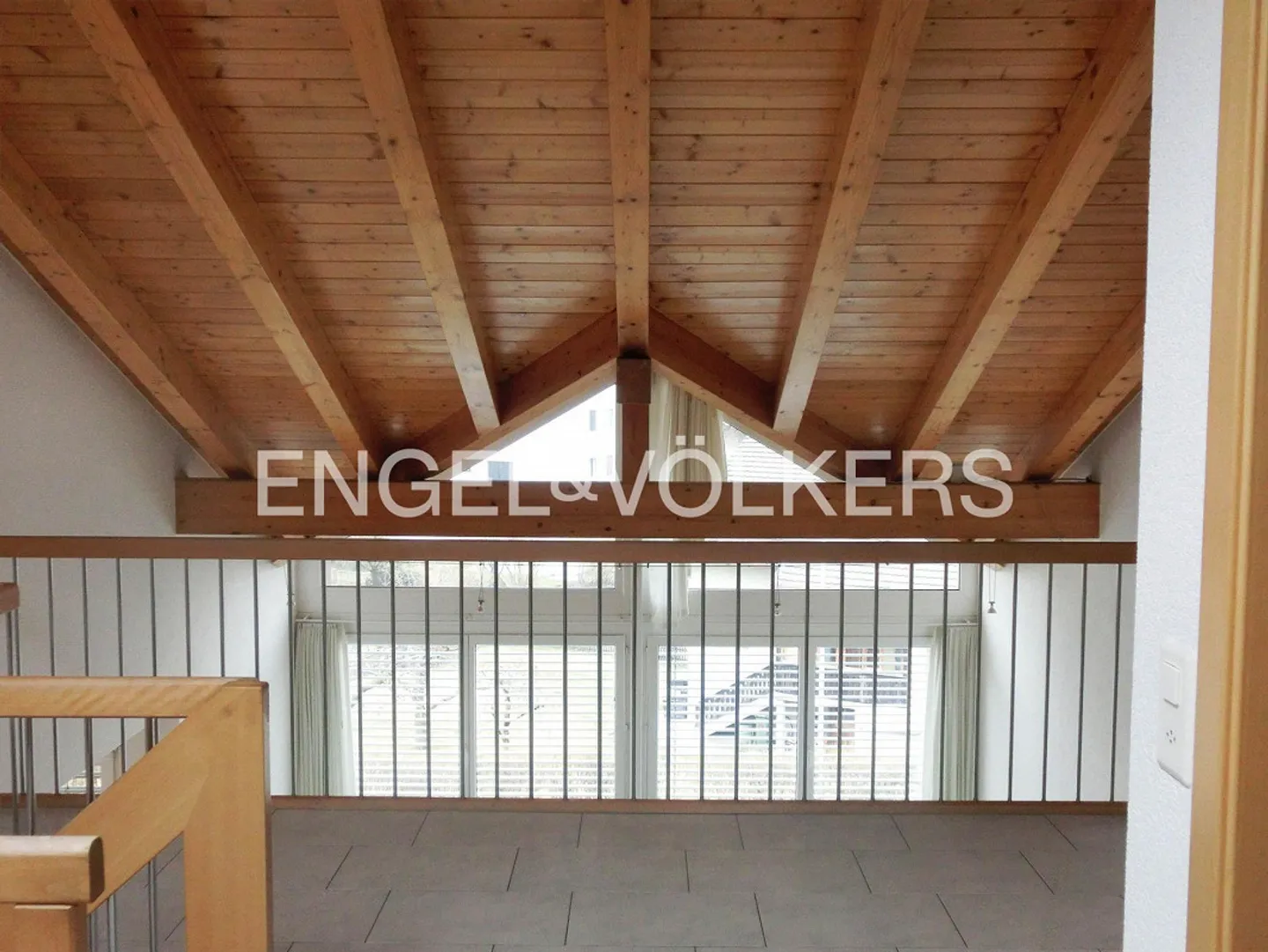 Appartamento duplex di 6,5 stanze in posizione privilegiata a Visp - Foto 5 di 11