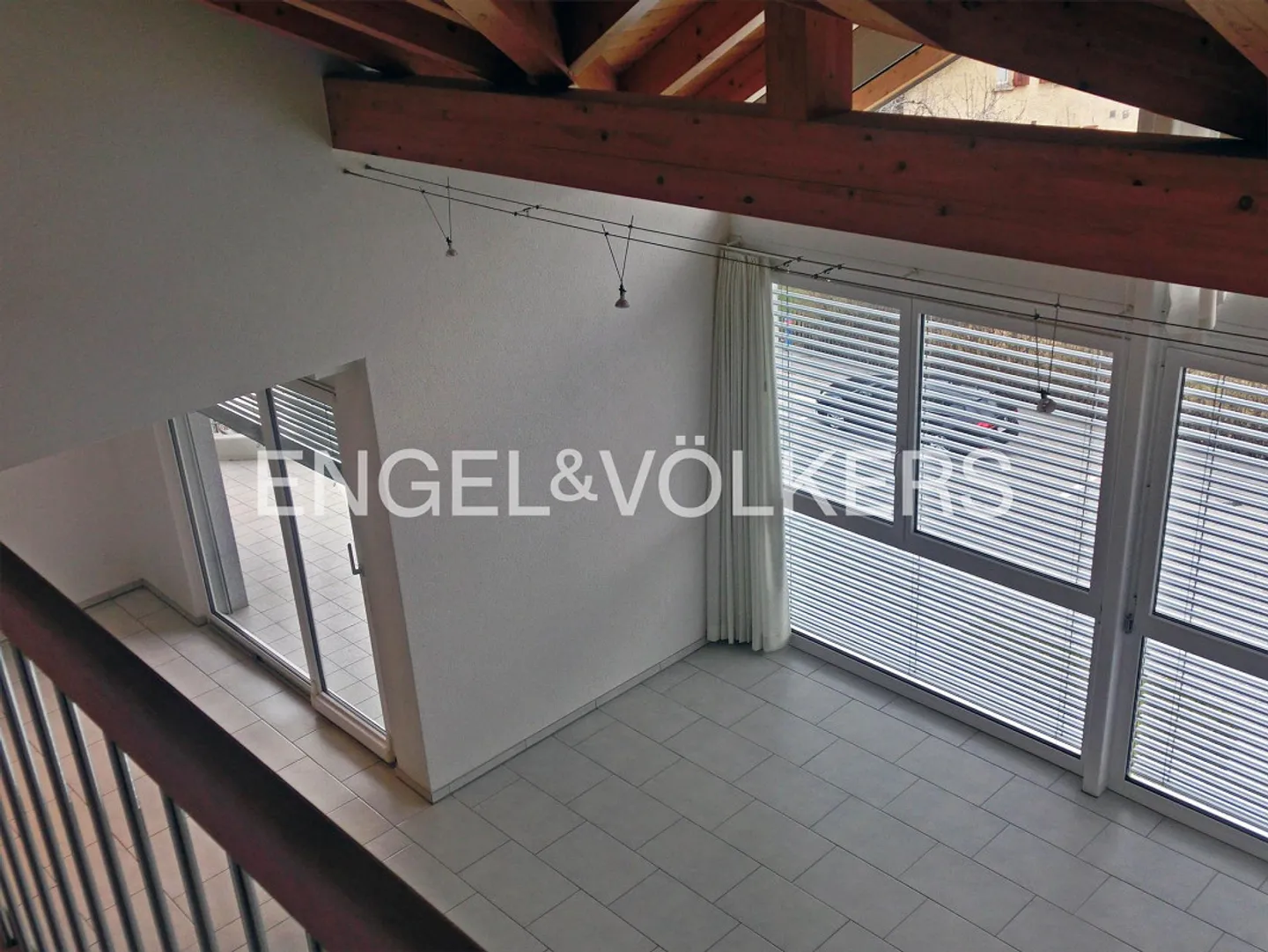 Appartamento duplex di 6,5 stanze in posizione privilegiata a Visp - Foto 6 di 11