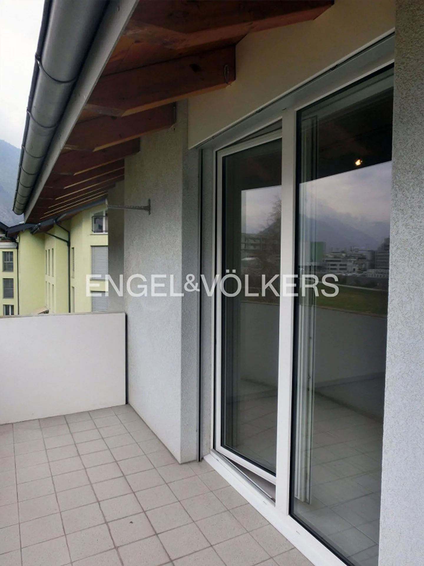 Appartamento duplex di 6,5 stanze in posizione privilegiata a Visp - Foto 7 di 11