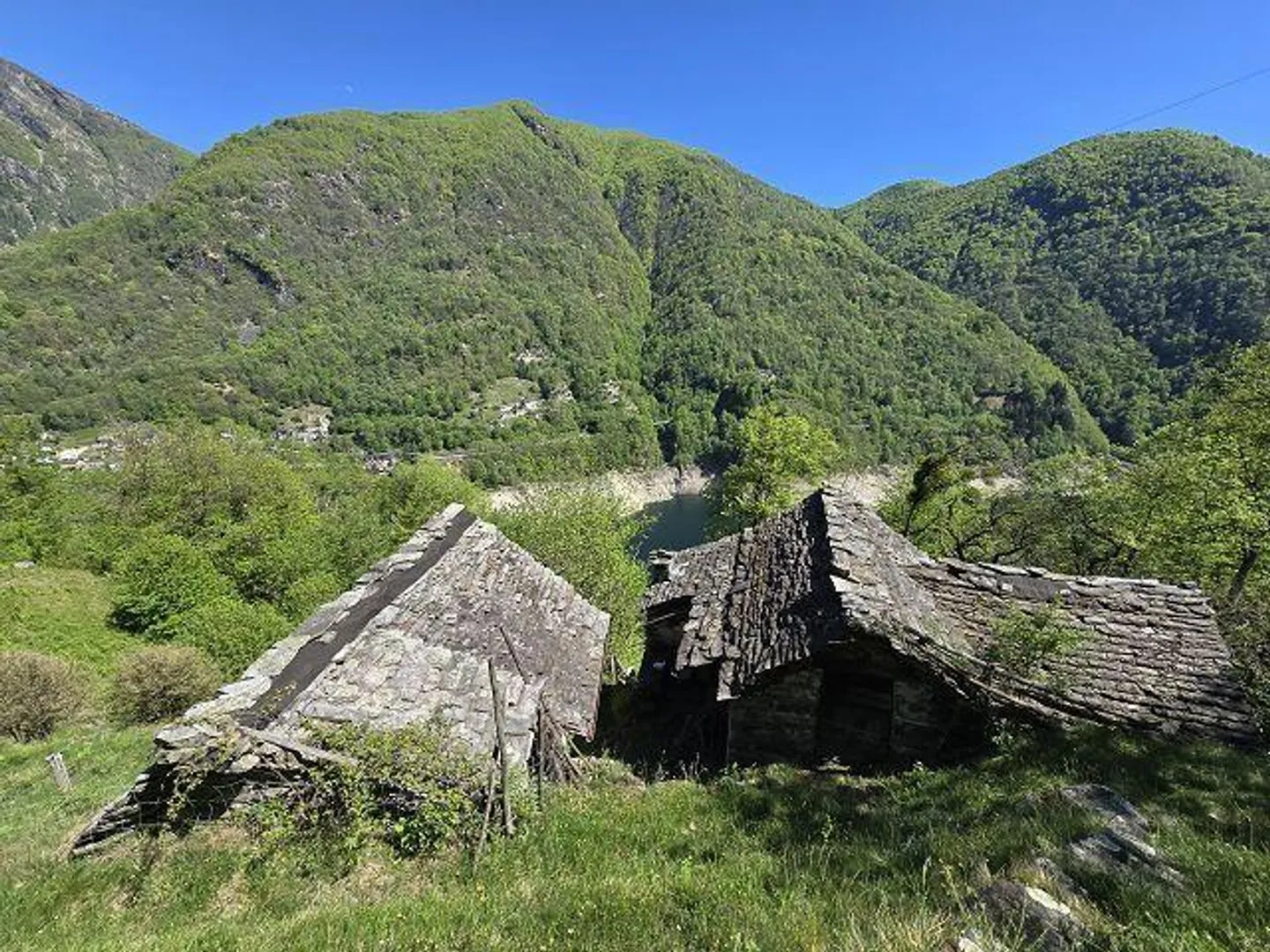4 Ställe zu renovieren mit großem Grundstück, Seeblick, in einer Position... - Foto 1 von 27