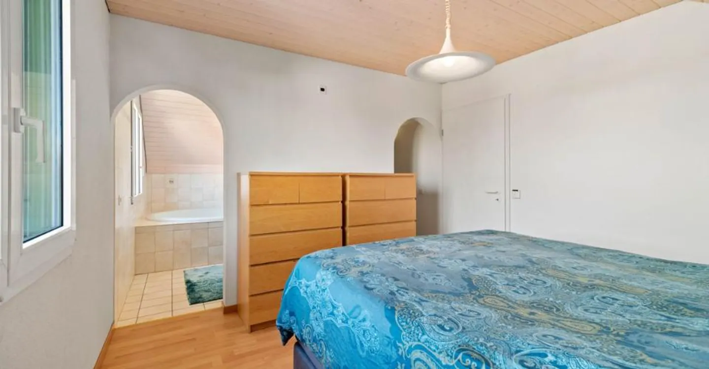 A deux pas d'Estavayer-le-Lac : villa avec piscine, sauna et 4 chambres sur 910 m² - Foto 9 von 13