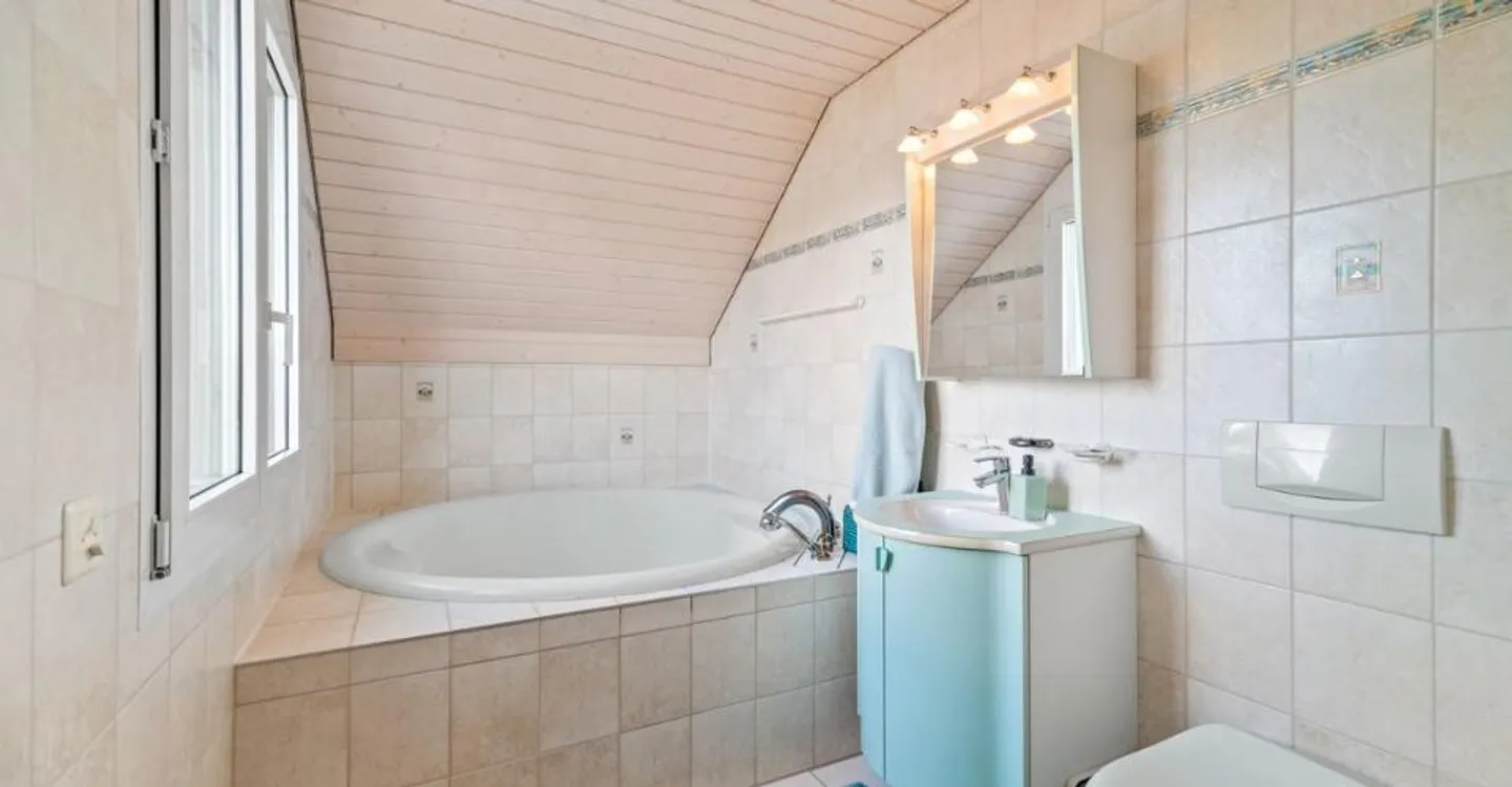A deux pas d'Estavayer-le-Lac : villa avec piscine, sauna et 4 chambres sur 910 m² - Foto 10 von 13