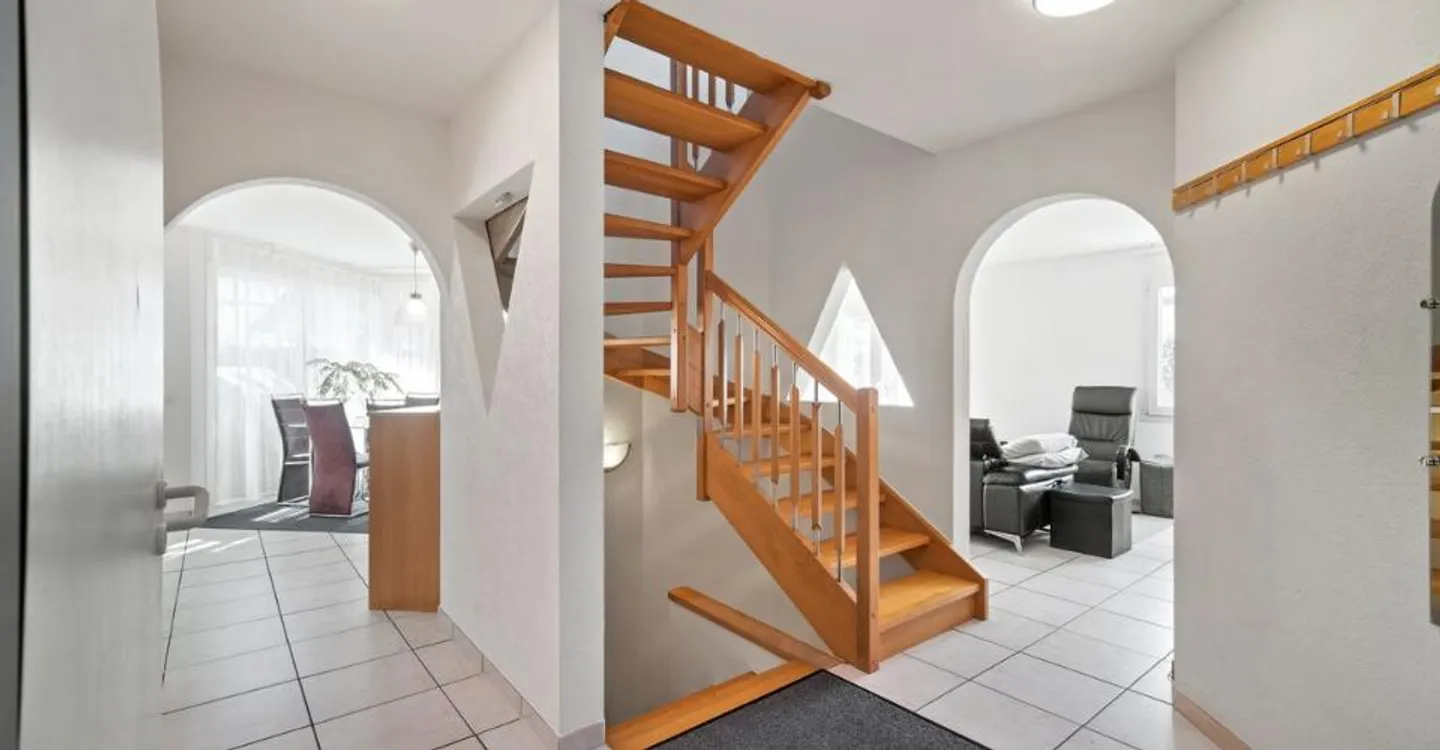 A deux pas d'Estavayer-le-Lac : villa avec piscine, sauna et 4 chambres sur 910 m² - Foto 11 von 13