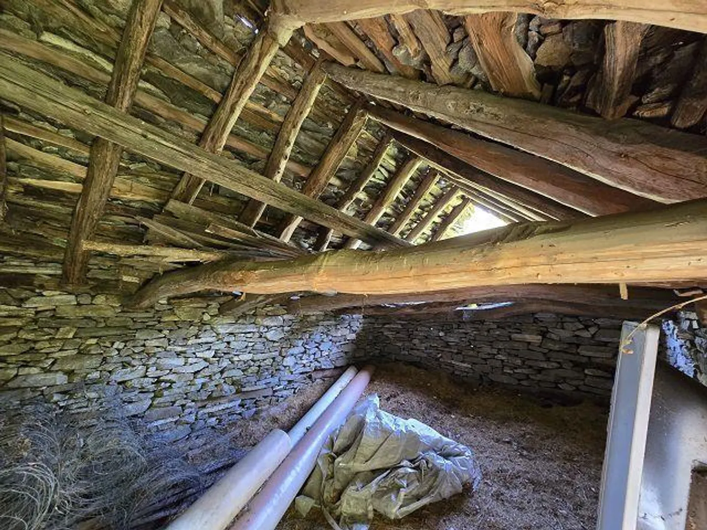4 Ställe zu renovieren mit großem Grundstück, Seeblick, in einer Position... - Foto 7 von 27