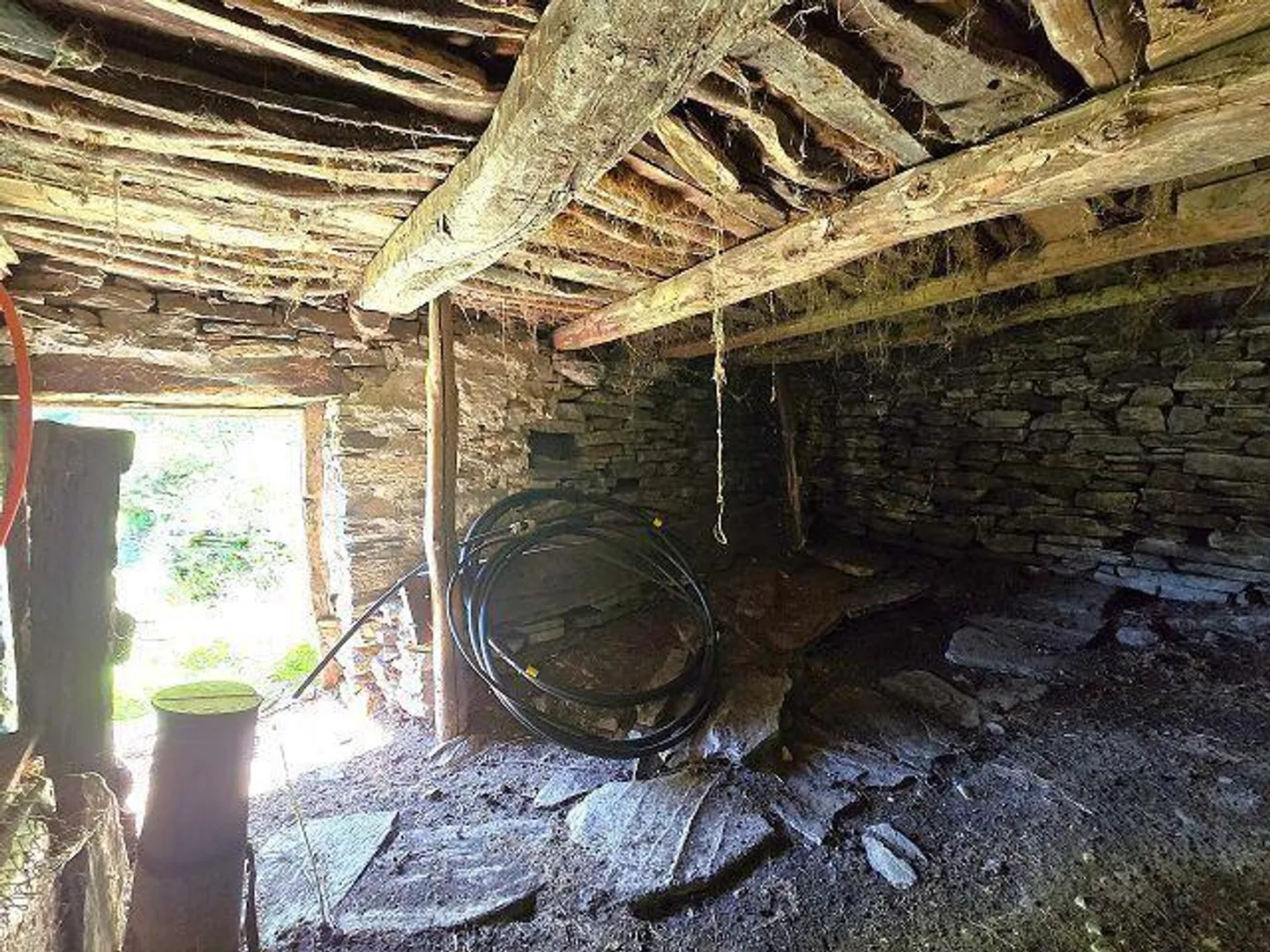 4 Ställe zu renovieren mit großem Grundstück, Seeblick, in einer Position... - Foto 8 von 27