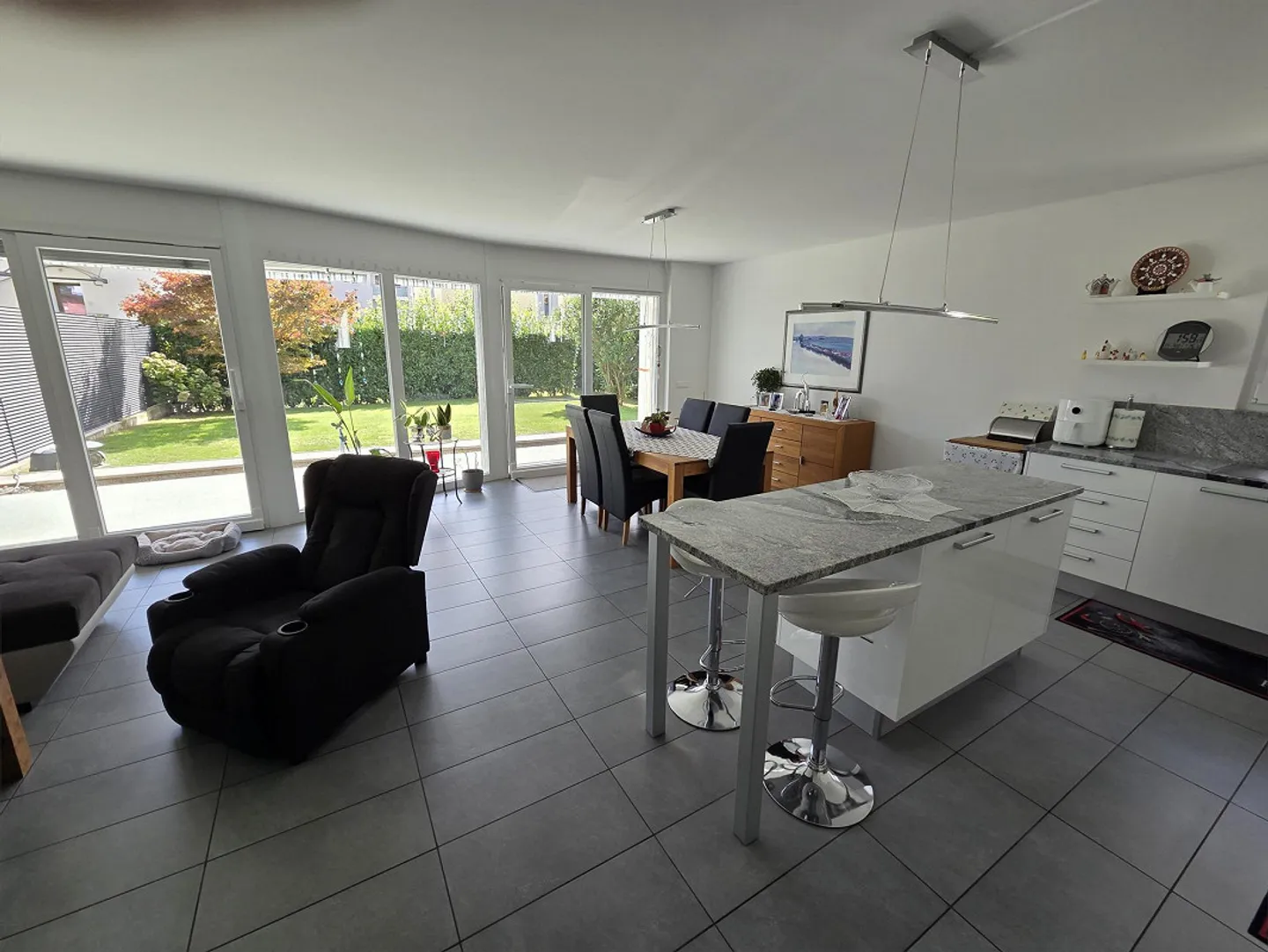 Geräumige 4,5-Zimmer-Wohnung mit großem Privatgarten in Tenero - Foto 10 von 20