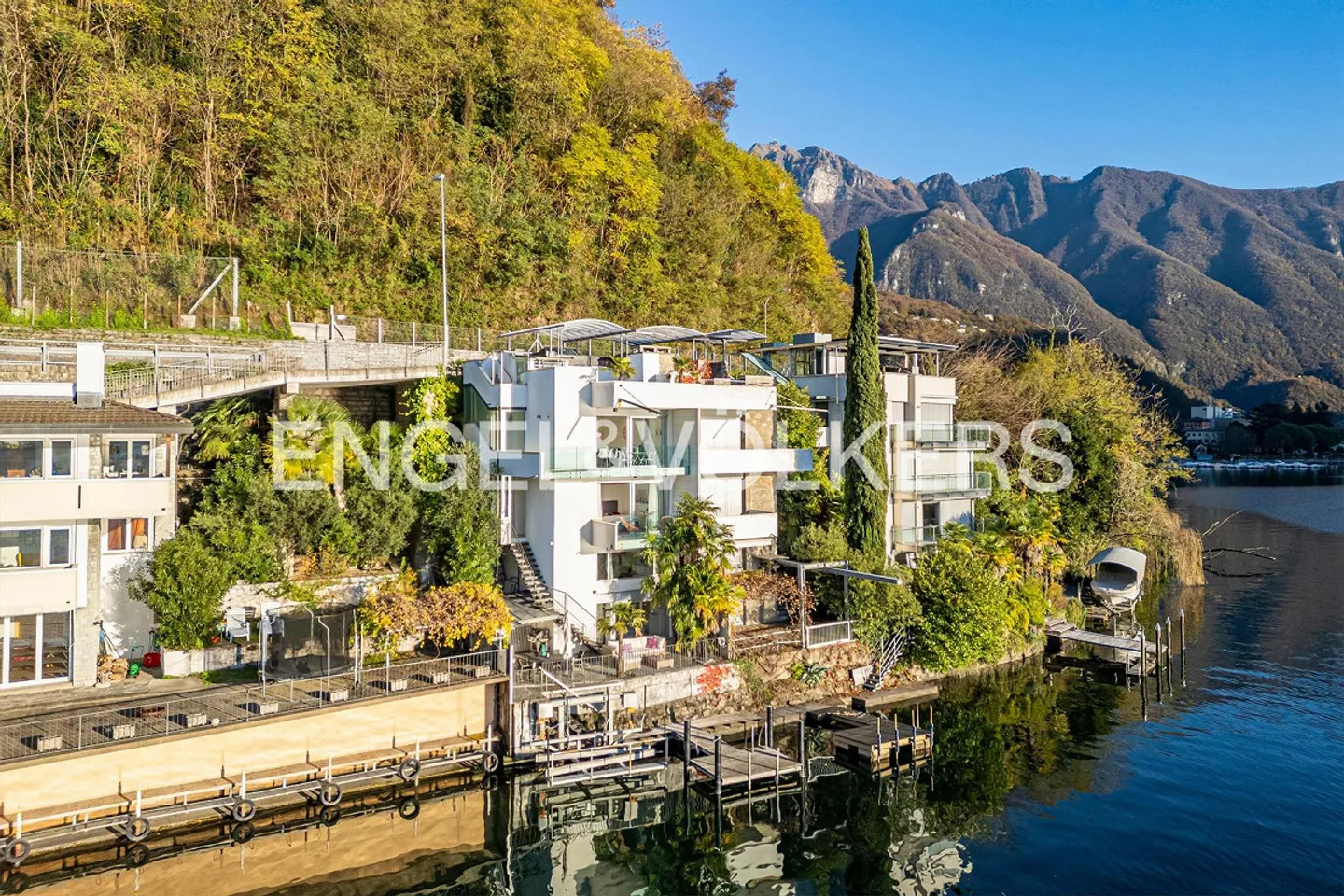 Magnifique maison directement au bord du lac avec quai privé - Photo 2 sur 17