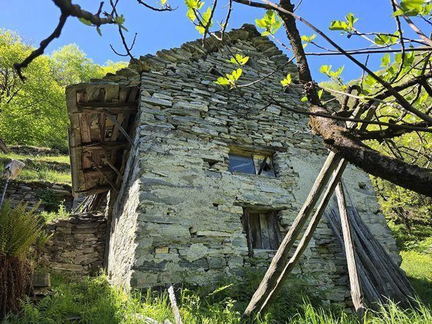 4 Ställe zu renovieren mit großem Grundstück, Seeblick, in einer Position... - Foto 17 von 27